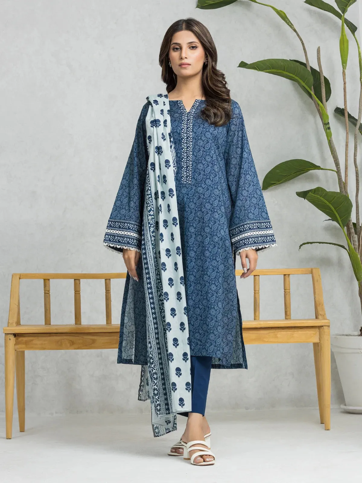 edenrobe Allure Lawn Unstitched Printed 3Pc Suit EWU24A1-28583