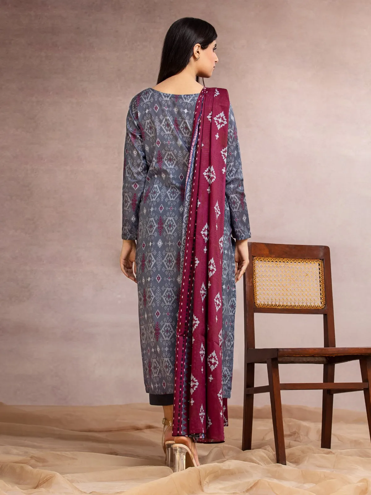 edenrobe Allure Printed Khaddar Unstitched 3Pc Suit EWU23A3-27155-3P