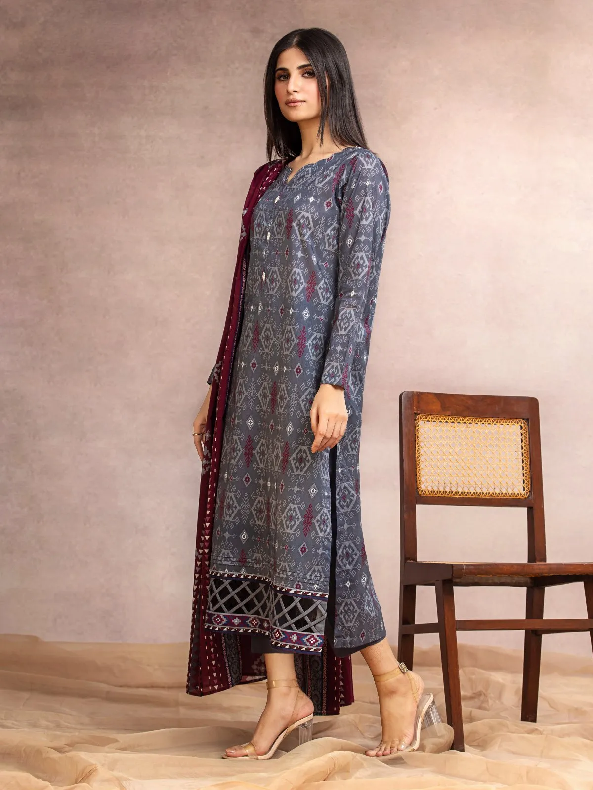 edenrobe Allure Printed Khaddar Unstitched 3Pc Suit EWU23A3-27155-3P